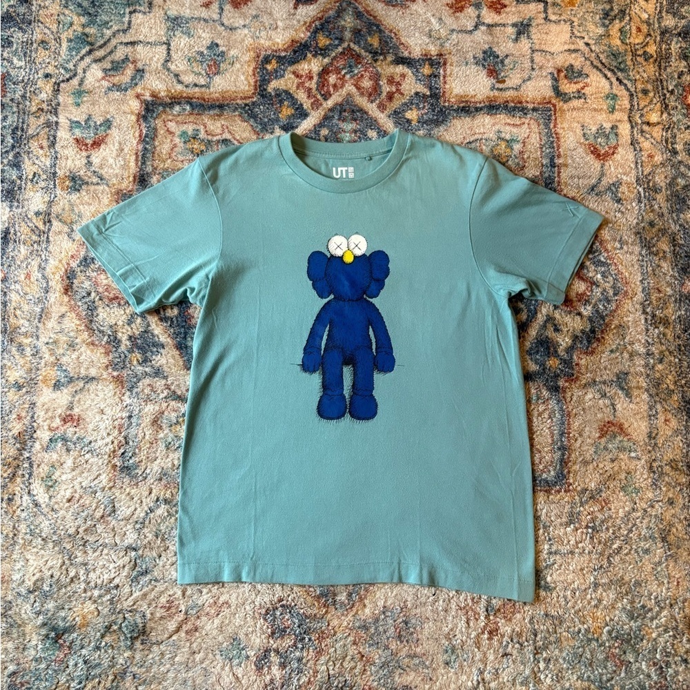 Uniqlo Kaws T-shirt Size XS